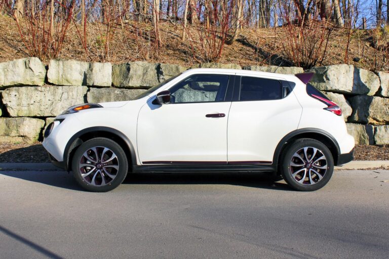 2015-Nissan-Juke-SL-AWD-PB-03